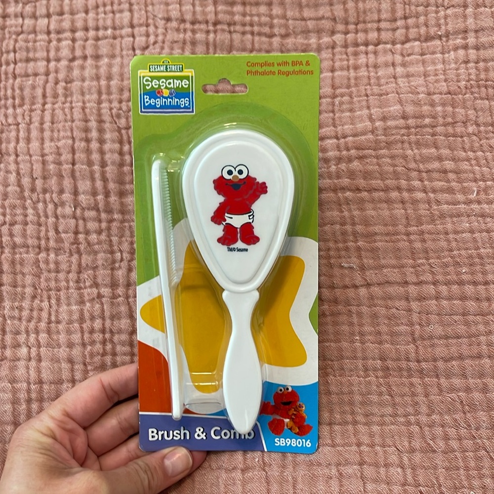BOGO NWT Sesame Street - Bush & Comb Set